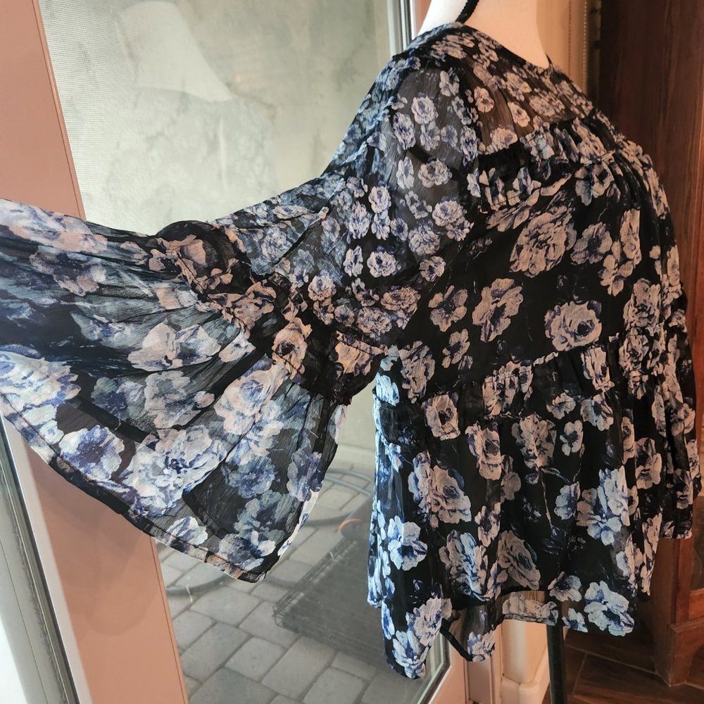 Lucky Brand free flowing Blouse